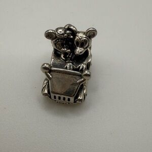 Pandora Disney “M&M In Vintage Car!”